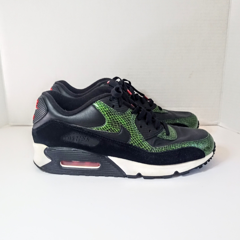 Nike Air Max 90 running shoes
